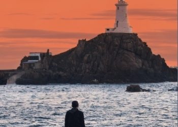 Ewa Winnicka, Dionisios Sturis – Głosy. Co się zdarzyło na wyspie Jersey